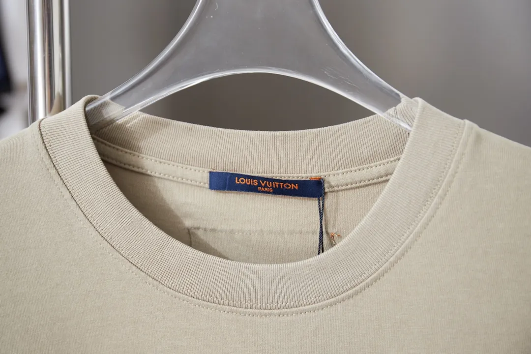 🅿️200 1V 25SS early spring new style short sleeves with embroidered letters, light luxury, a must-have item for daily commuting for men and women, correct version, welcome to compare, detailed features · 320 grams of 100% pure cotton double yarn jersey fabric · Special thickened 32 pieces of double yarn 1X1 thread in the same vat · Imported Tajima machine hollow embroidered letter logo. Ready-made garments are washed to make the embroidery softer · Double-needle sewing and cross-seam technology · Original main mark, washed tag, brand moisture-proof paper packaging Color: black/white/khaki Size: S/M/L/XL